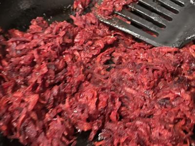 Borsčas su burokėliais ir raugintais kopūstais Žingsnis 3