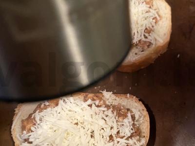 Karšti sumuštiniai „Žuvis“ Žingsnis 6