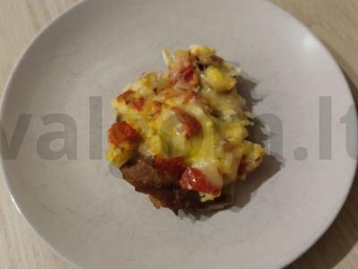 Kalakutiena su daržovių kepure pagrindine nuotrauka