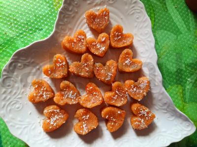 Namų saldainiai su džiovintomis abrikosais pagrindine nuotrauka