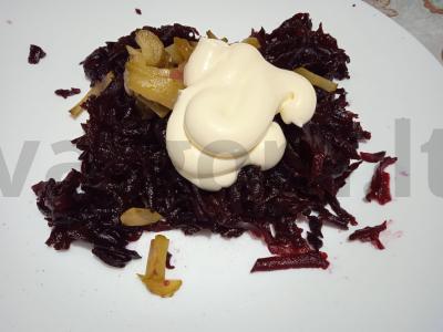 Salotas „Raudonasis drakonas“ su burokėliais ir marinuotais kornišonais Žingsnis 3