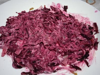 Salotas „Raudonasis drakonas“ su burokėliais ir marinuotais kornišonais Žingsnis 4