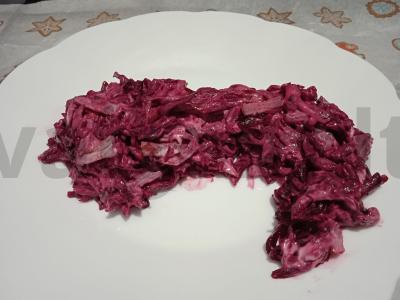 Salotas „Raudonasis drakonas“ su burokėliais ir marinuotais kornišonais Žingsnis 5