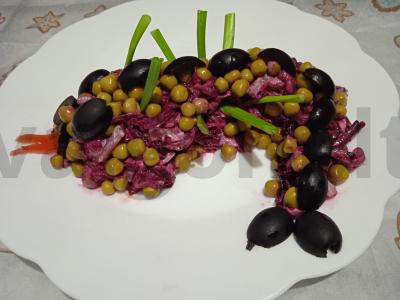 Salotas „Raudonasis drakonas“ su burokėliais ir marinuotais kornišonais Žingsnis 7