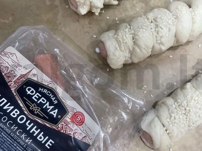 Dešrelės tešloje su sezamu ir pienu Žingsnis 6