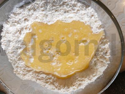 Tešlos valtelės su dešra ir sūriu Žingsnis 4