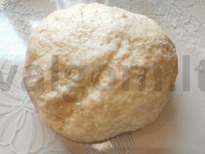 Tešlos valtelės su dešra ir sūriu Žingsnis 5