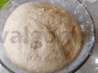 Tešlos valtelės su dešra ir sūriu Žingsnis 6