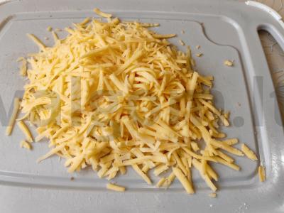 Tešlos valtelės su dešra ir sūriu Žingsnis 7