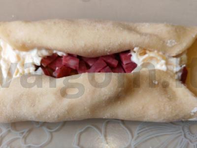 Tešlos valtelės su dešra ir sūriu Žingsnis 14