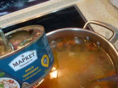 Vištienos sriuba su morkų ir pomidorų apkepu Žingsnis 4