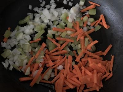 Ryžiai su dešra ir daržovėmis Žingsnis 3