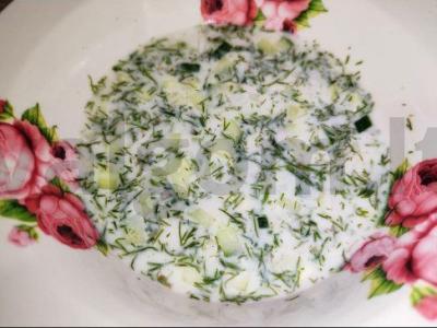 Šaltibarščiai su šonine ir krienais beržo sultyse pagrindine nuotrauka