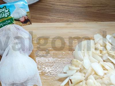 Marinuoti pomidorai su česnaku ir žolelėmis Žingsnis 3