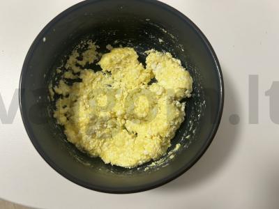 Skanios sluoksniuotos tešlos su varške prie arbatos Žingsnis 3