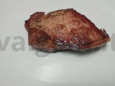 Špinatų salotos su slyvomis ir jautienos steiku Žingsnis 7