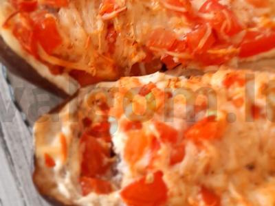 Cukinijos su faršu, sūriu ir pomidorais pagrindine nuotrauka