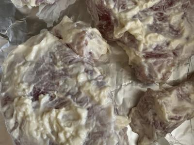 Kiauliena grietinėlės ir česnako padaže Žingsnis 2