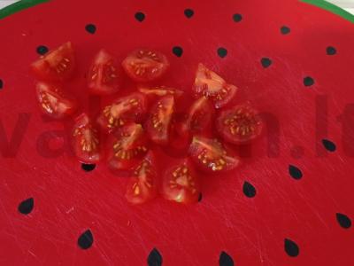 Kiaušinienė su bekonu ir vyšniniais pomidorais pusryčiams Žingsnis 5