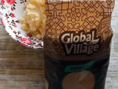 Kuskusas su sūriu ir vynuogėmis po aviečių sirupu Žingsnis 1