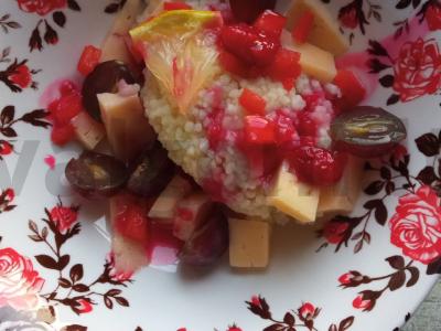 Kuskusas su sūriu ir vynuogėmis po aviečių sirupu Žingsnis 3