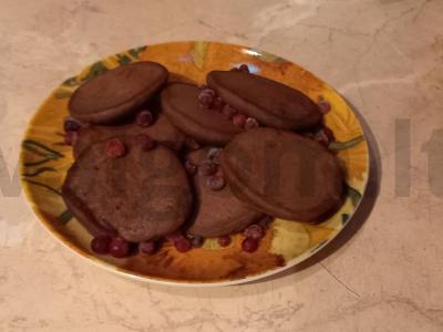 Šokoladiniai blynai iš žaliųjų grikių miltų pagrindine nuotrauka