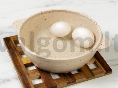 Prancūziškas salotas su obuoliu ir raudonuoju svogūnu Žingsnis 1