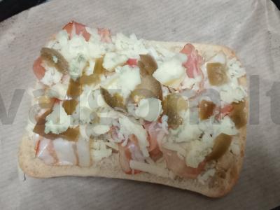 Sumuštinis su dviem sūrio rūšimis, šonine, jalapeno pipirais ir spanguolėmis Žingsnis 6