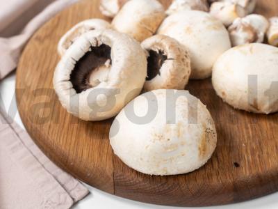 Įdaryti ir kepti pievagrybiai Žingsnis 1