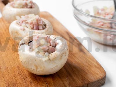 Įdaryti ir kepti pievagrybiai Žingsnis 5