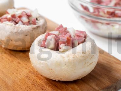 Įdaryti ir kepti pievagrybiai Žingsnis 6