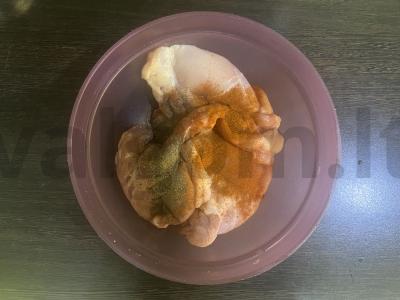 Vištienos šlaunelių filė pomidorų padaže Žingsnis 1