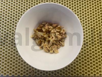 Kiaušinienė su rūkytomis kalakutienos, pomidorais ir sūriu Žingsnis 1