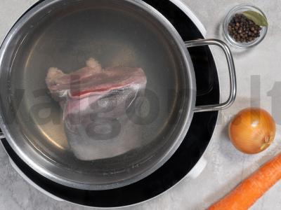 Jautienos liežuvis keptame saldžiajame pipire Žingsnis 1