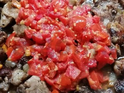 Kiaulienos guliašas su pomidorais Žingsnis 4