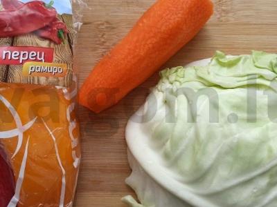 Greitai marinuota kopūstai su obuolių actu Žingsnis 1