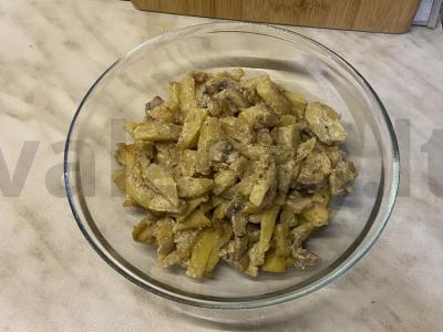 Keptas bulves su grybais ir grietinėle pagrindine nuotrauka