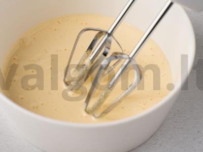 Tortas su braškėmis ir grietinėlėmis Žingsnis 4