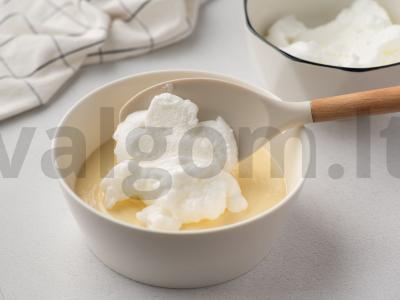 Tortas su braškėmis ir grietinėlėmis Žingsnis 5