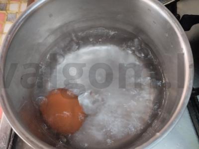 Pupelių paštetas su lydytu sūriu ir kiaušiniu Žingsnis 1