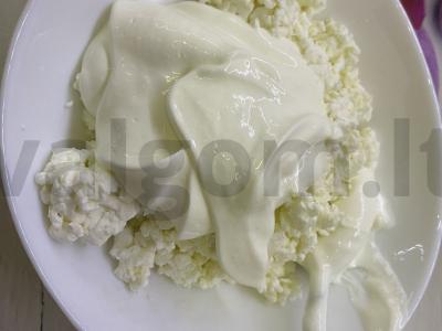 Varškės desertas su spanguolėmis Žingsnis 2