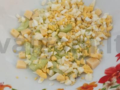 Salotos su kalmarais ir krevetėmis Žingsnis 4