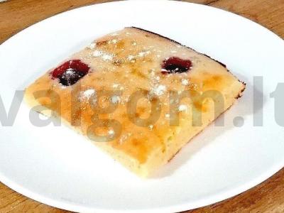 Sluoksniuotas pyragas su vyšniomis pagrindine nuotrauka