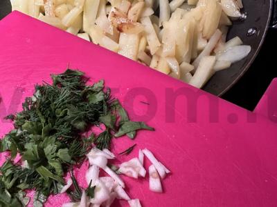 Kepta bulvė su kvapniaisiais žolelėmis ir česnaku vakarienei Žingsnis 3