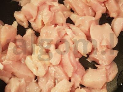 Dieviškas udonas su vištienos krūtinėle ir daržovėmis Žingsnis 1