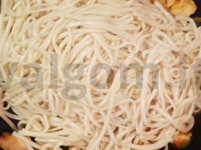 Dieviškas udonas su vištienos krūtinėle ir daržovėmis Žingsnis 6