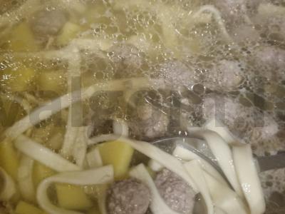 Sriuba su meatballs ir lagmano makaronais Žingsnis 4