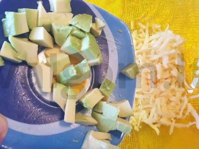 Kiaušinių omletas su avokadu Žingsnis 4