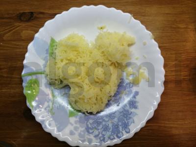 Salotas su krabų lazdelėmis „Švelnus“ Žingsnis 1