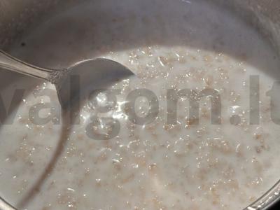 Naudingos avižinės košės su kivio uogiene ir sviestu Žingsnis 3